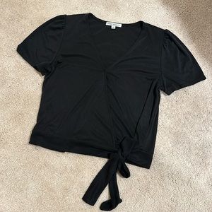 Green Envelope Women’s Size Medium Black Faux Tie Wrap Top